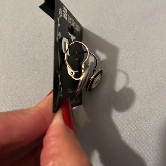 NWT Howard’s nickel free earrings - Picture 3 of 3